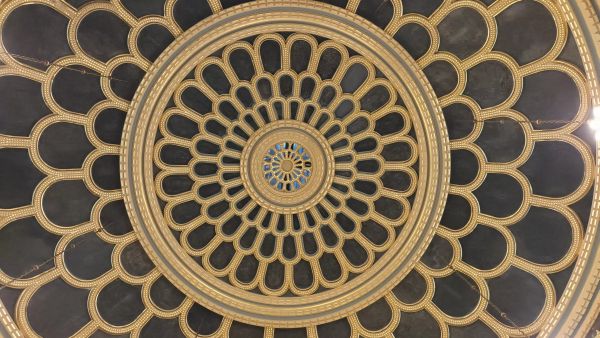 Ornamente in der Kuppel der Synagoge